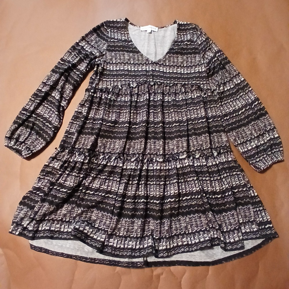 Emma & Michelle Medium black and white printed tiered mini dress